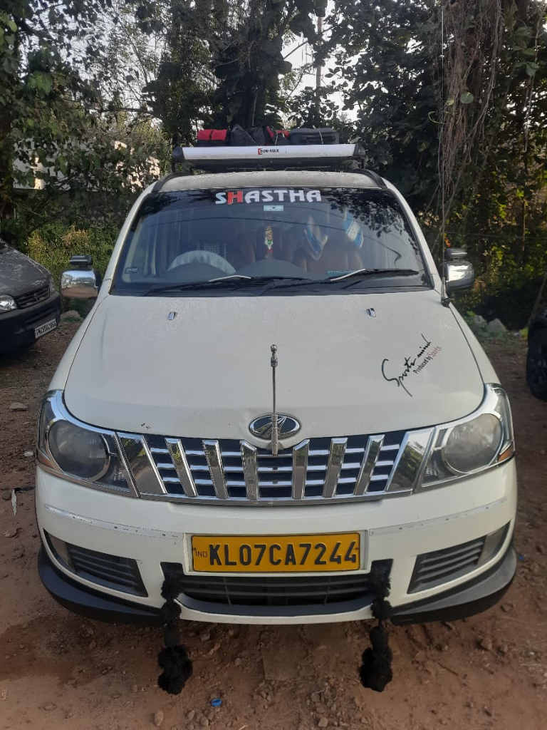 Mahindra Xylo side angle